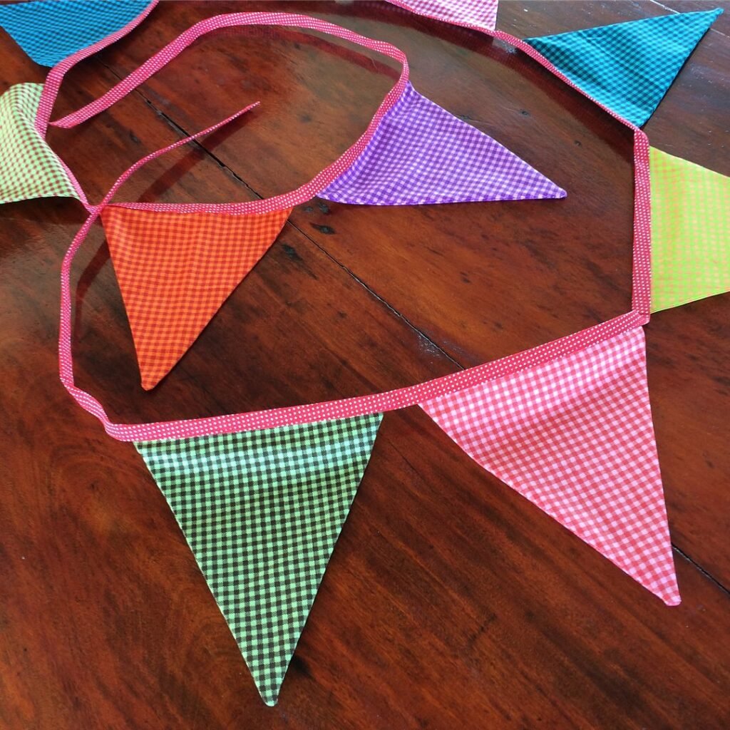 bandeirinhas para festa junina triangular
