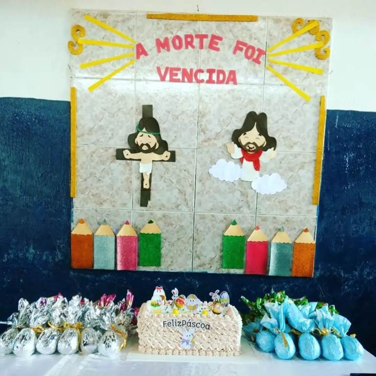Painel religioso com Cristo
